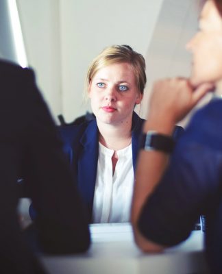 Przygotuj się na wizytę garsonki wizytowe