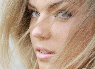 Jak dbać o kręcone włosy?