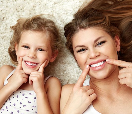 Wybielanie zębów na różne sposoby Wybielanie zębów na różne sposoby