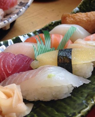 Kuchnia orientalna z ryżem w tle