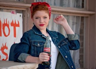 Kurtka jeansowa – czy nadal jest modna? Z czym ją łączyć? Kurtka jeansowa