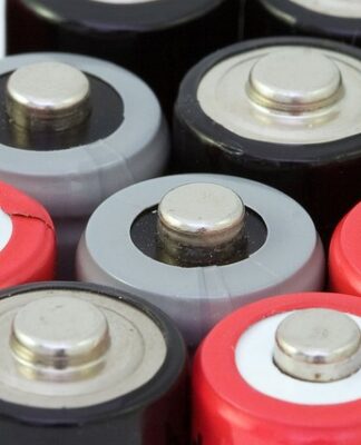 Czy wymienia się baterie w lampkach solarnych?