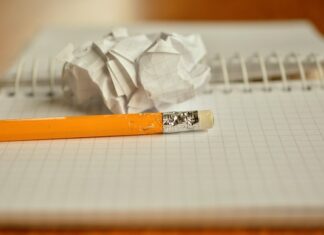 Czym się różni ołówek automatyczny od zwykłego ołówka?