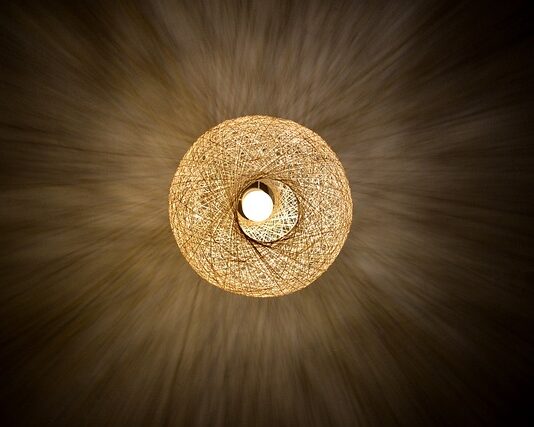 Jak naciągnąć materiał na abażur? Jak naciągnąć materiał na abażur?