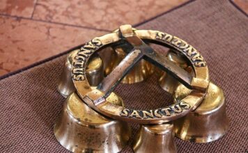 W jakich przypadkach powinno stosować się opaskę uciskową?