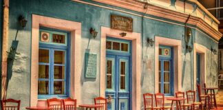 Jak obić drzwi metalowe?