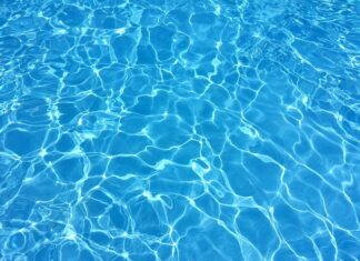 Jak przykryć basen stelażowy Bestway?