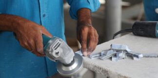 Jak usunąć pył po szlifowaniu gładzi?