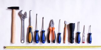 Jak naprawić uszkodzoną okleinę?