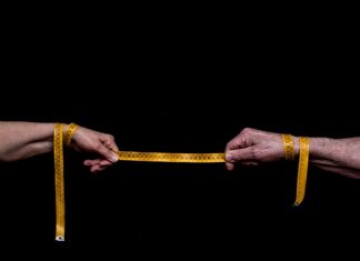 W jakiej odległości LED od ściany?