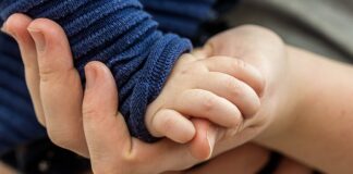 Jak połączyć się zdalnie z innym telefonem?