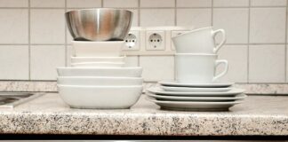 Czy zmywarką wolnostojąca może stać obok kuchenki?