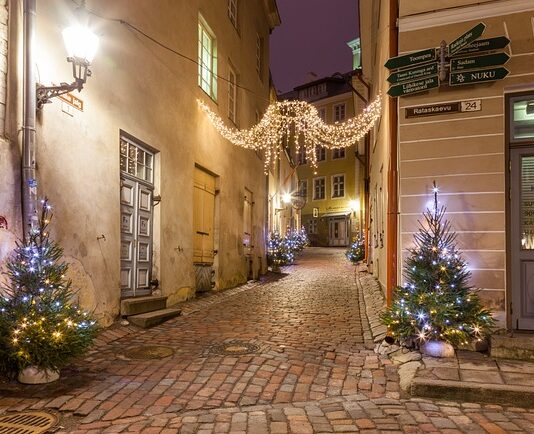 Ile lampek na choinkę 120 cm? Ile lampek na choinkę 120 cm?