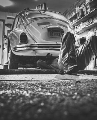 Ile zarabia właściciel warsztatu samochodowego?