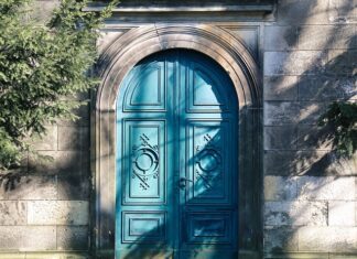 Czy można kupić same drzwi bez futryny?