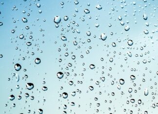 Dlaczego mam mokre okna w domu?