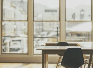 Jak myć okna myjka Karcher żeby nie było smug?