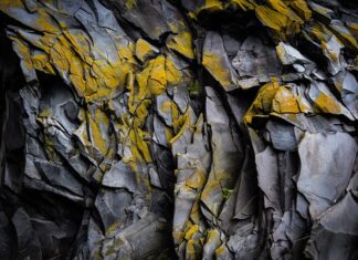 Czym wypełnić szczeliny między ościeżnica a ścianą? Czym wypełnić szczeliny między ościeżnica a ścianą?