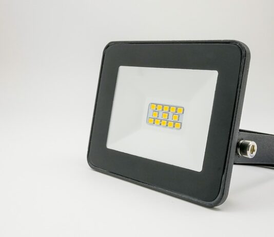 Ile lumenów Naświetlacz?