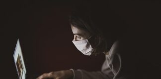 Jaka odległość płyty indukcyjnej od zlewu?