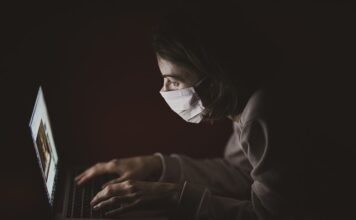 Jaka odległość płyty indukcyjnej od zlewu?