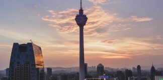 Jak kleić folię wylewaną?