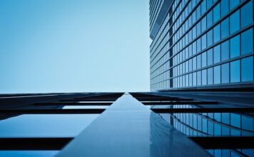 Dlaczego rano są zaparowane okna?