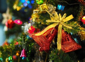 Ile lampek na choinkę 180 cm?