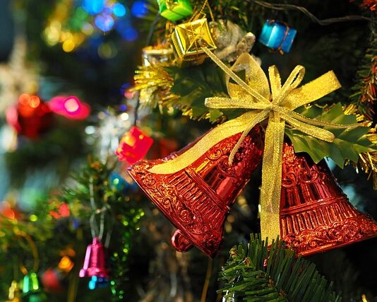 Ile lampek na choinkę 180 cm?