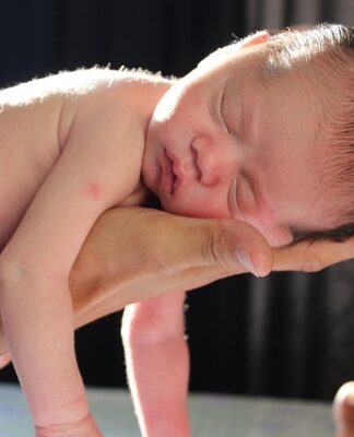 Jak naładować lampę solarna gdy nie ma słońca?