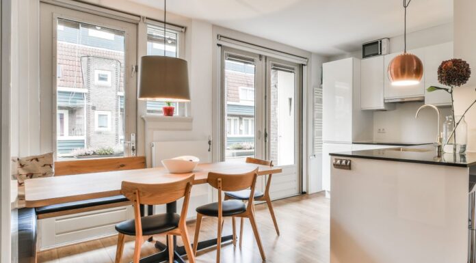 Jak zarządzać najmem nieruchomości w okolicach Warszawy, by przyciągać najemców korporacyjnych? zarzązanie najmem w okolicach Warszawy